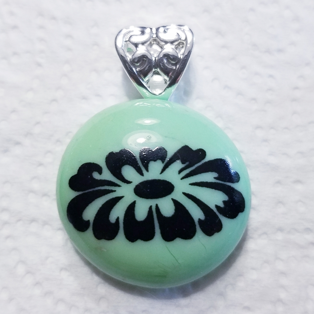 Mint green glass 🌸 flower pendant